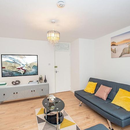 Stunning Four Bedroom House Close To Excel, O2 & Central London With Free Parking Екстериор снимка