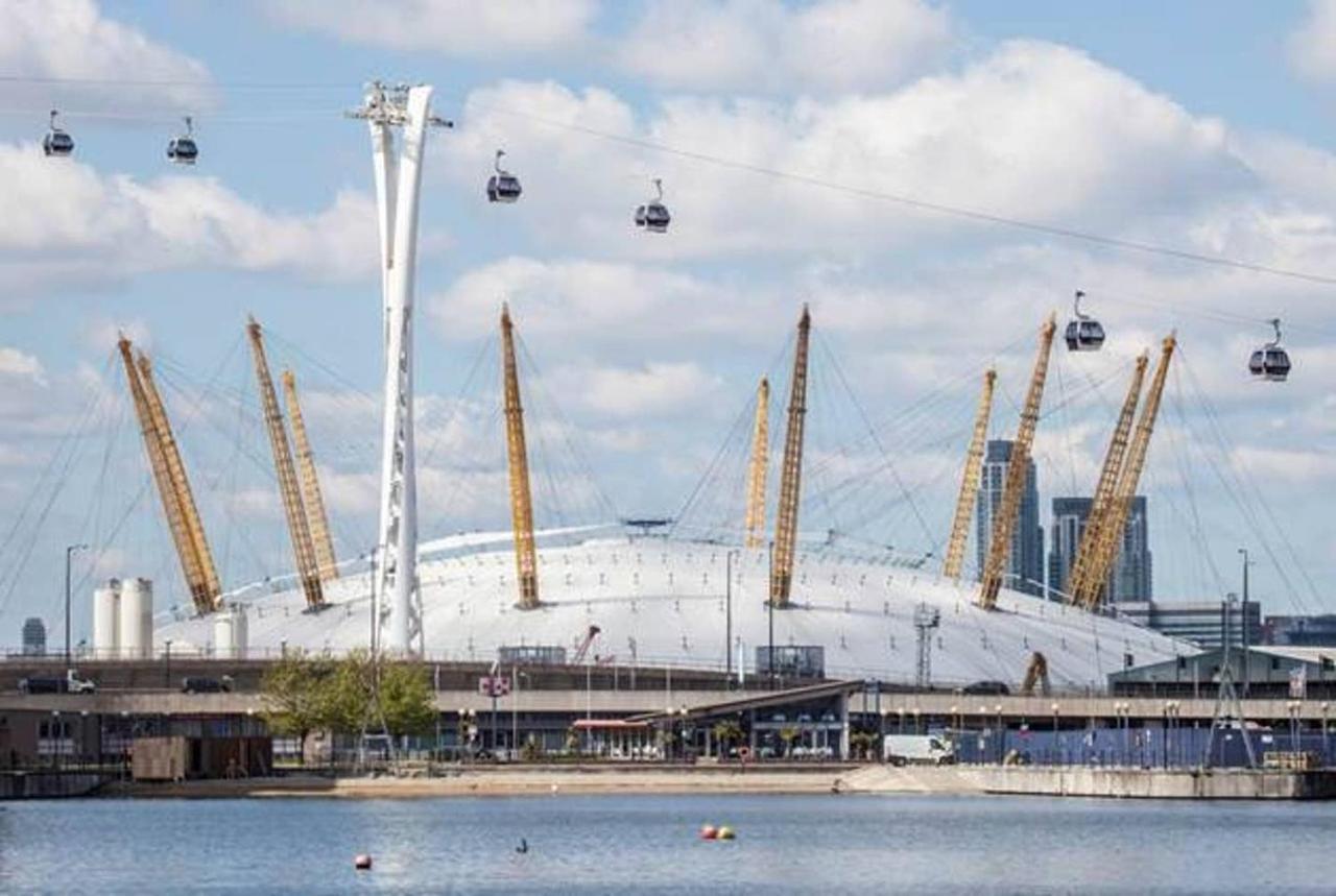 Stunning Four Bedroom House Close To Excel, O2 & Central London With Free Parking Екстериор снимка