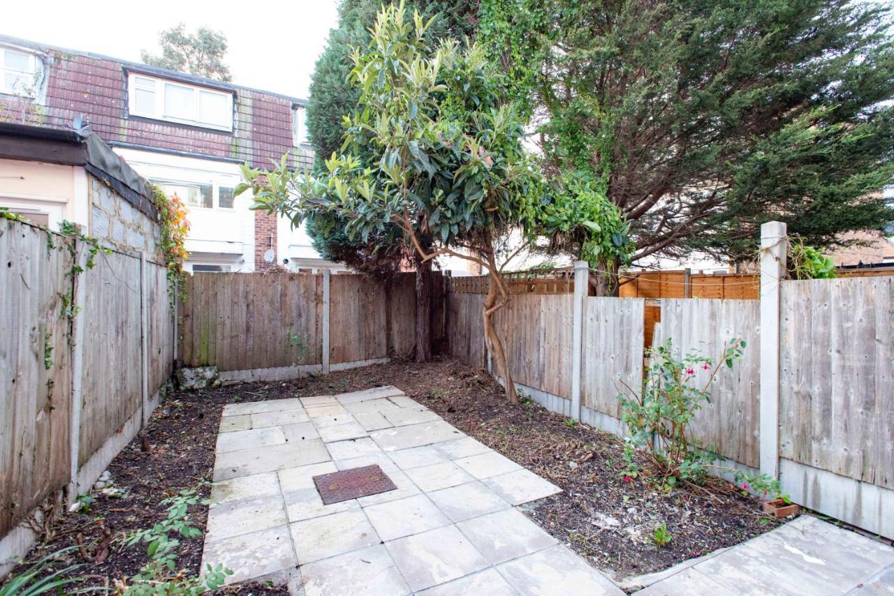 Stunning Four Bedroom House Close To Excel, O2 & Central London With Free Parking Екстериор снимка