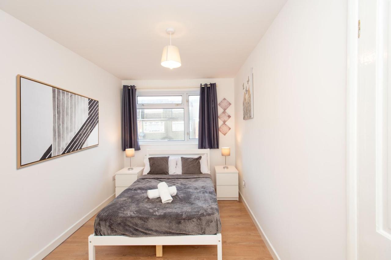 Stunning Four Bedroom House Close To Excel, O2 & Central London With Free Parking Екстериор снимка