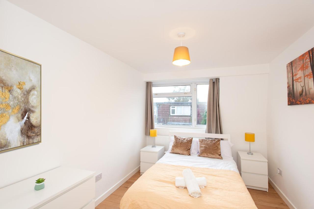 Stunning Four Bedroom House Close To Excel, O2 & Central London With Free Parking Екстериор снимка