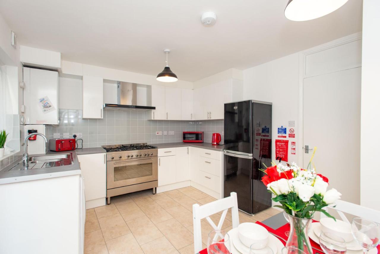 Stunning Four Bedroom House Close To Excel, O2 & Central London With Free Parking Екстериор снимка
