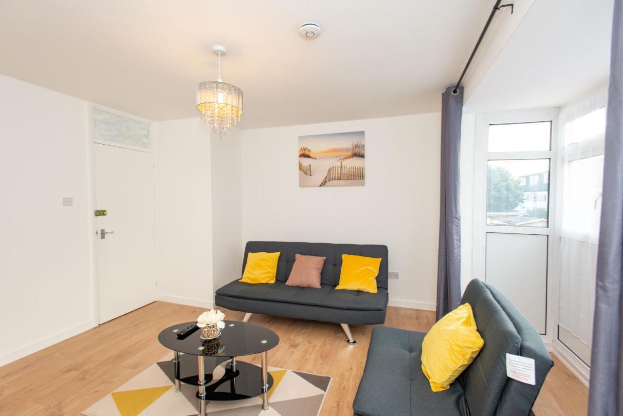 Stunning Four Bedroom House Close To Excel, O2 & Central London With Free Parking Екстериор снимка